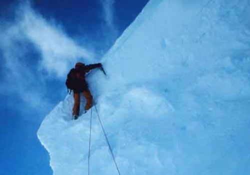Evelyne Binsack beim klettern in Patagonien